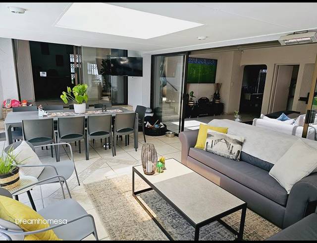4 BEDROOM HOUSE FOR SALE IN SANDHURST